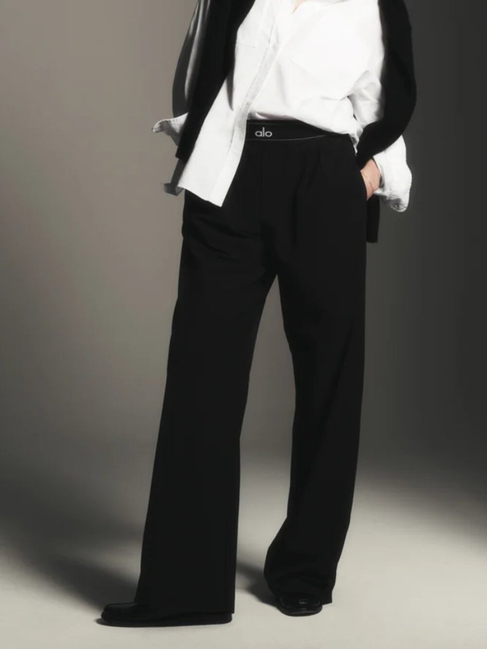 š”Alo Yoga Suit Up PantsšŖ©Black (Regular)Inner Seam Length 30 inches Loose Fit